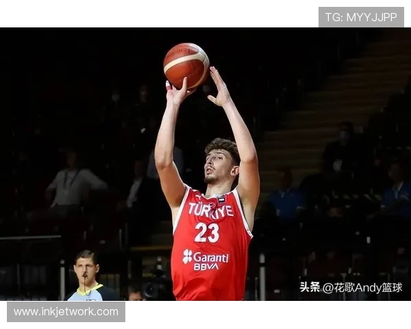 皮尔斯盛赞申京打法独特让我想起巅峰凯文的全能统治力