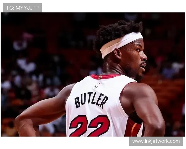 巴特勒投篮手感火热三分线外依然自信展现老将沉稳风采